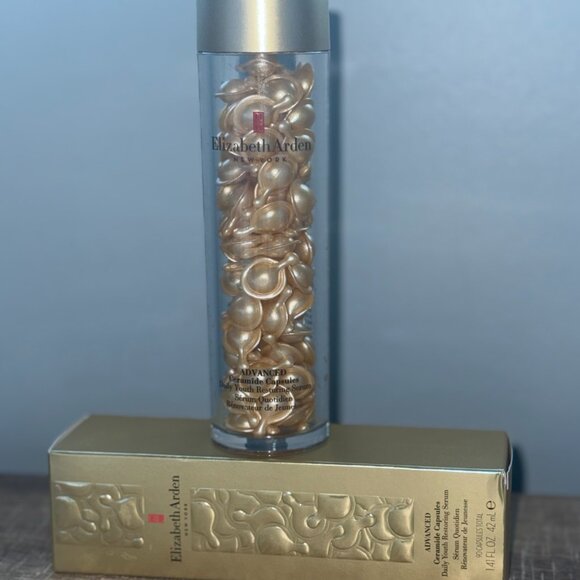 New $125 ELIZABETH ARDEN Vitamin C Ceramide Radiance Renewal Serum, 90 Capsules - Picture 7 of 7